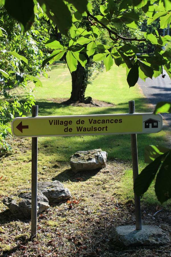 Au Bois Charmant Waulsort Exterior photo
